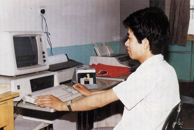 BMPC-XT推算机。建厂后始终把技术改做作为工作重点来抓。1980-1988年中，每年都铺排了重点技术刷新项目。