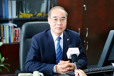 张秀文董事长在接受中国山东网专题采访时，就公司践杏装厚路鲁商”倡树行动进行回覆，介绍了KU酷游官网把“仁义、诚信、厚路”的文化精华融入到出产经营的全过程的典型做法和“诚敬做产品，诚信做企业”的经营理想，在工程机械行业设置起了“厚德坚韧”的山东国企形象